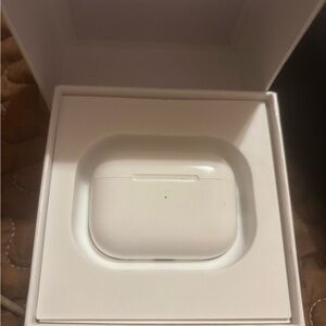 Apple White Wireless Earbuds with Charging Case
